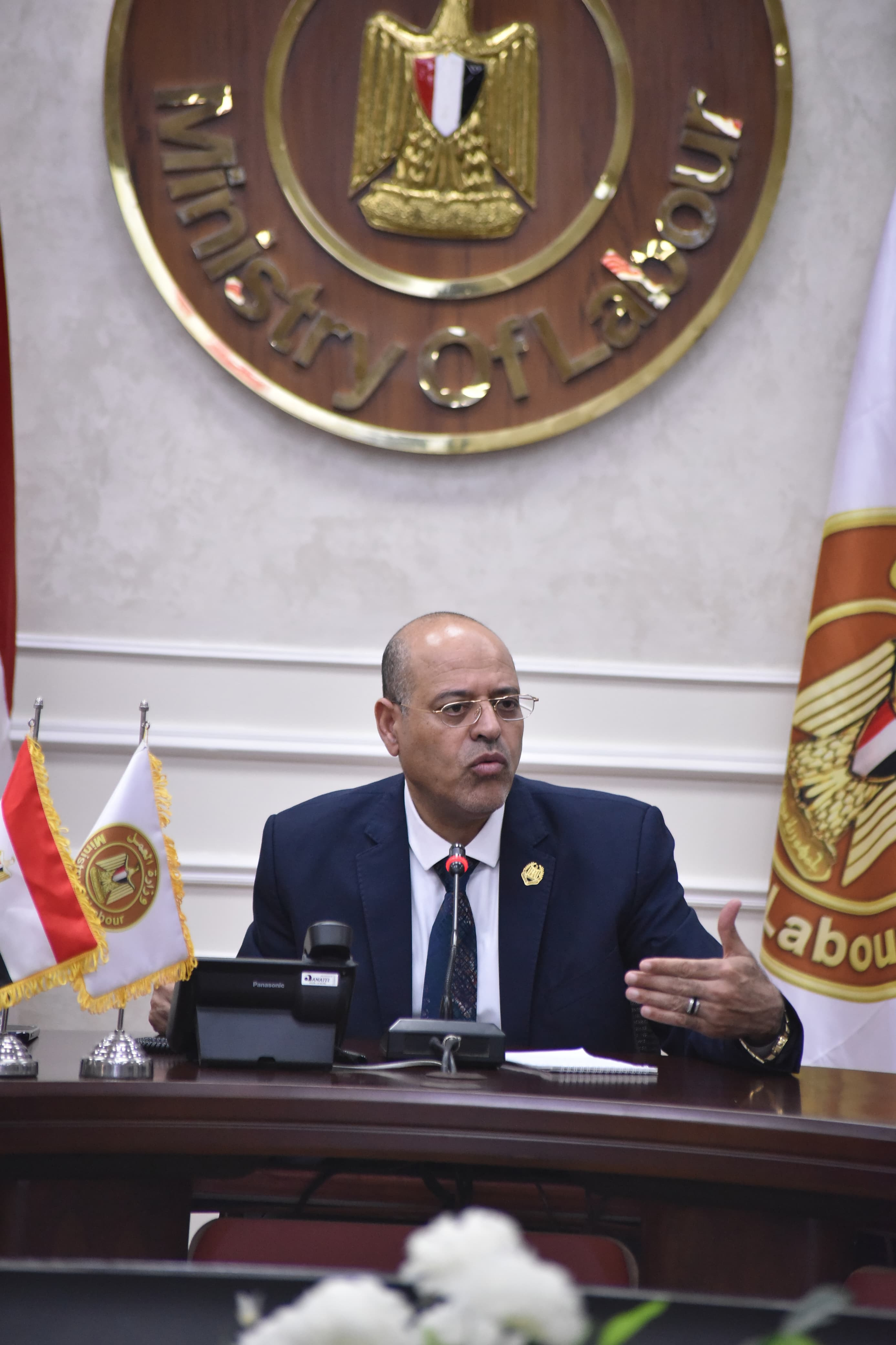 وزير العمل وأصحاب محلات منطقة العتبة