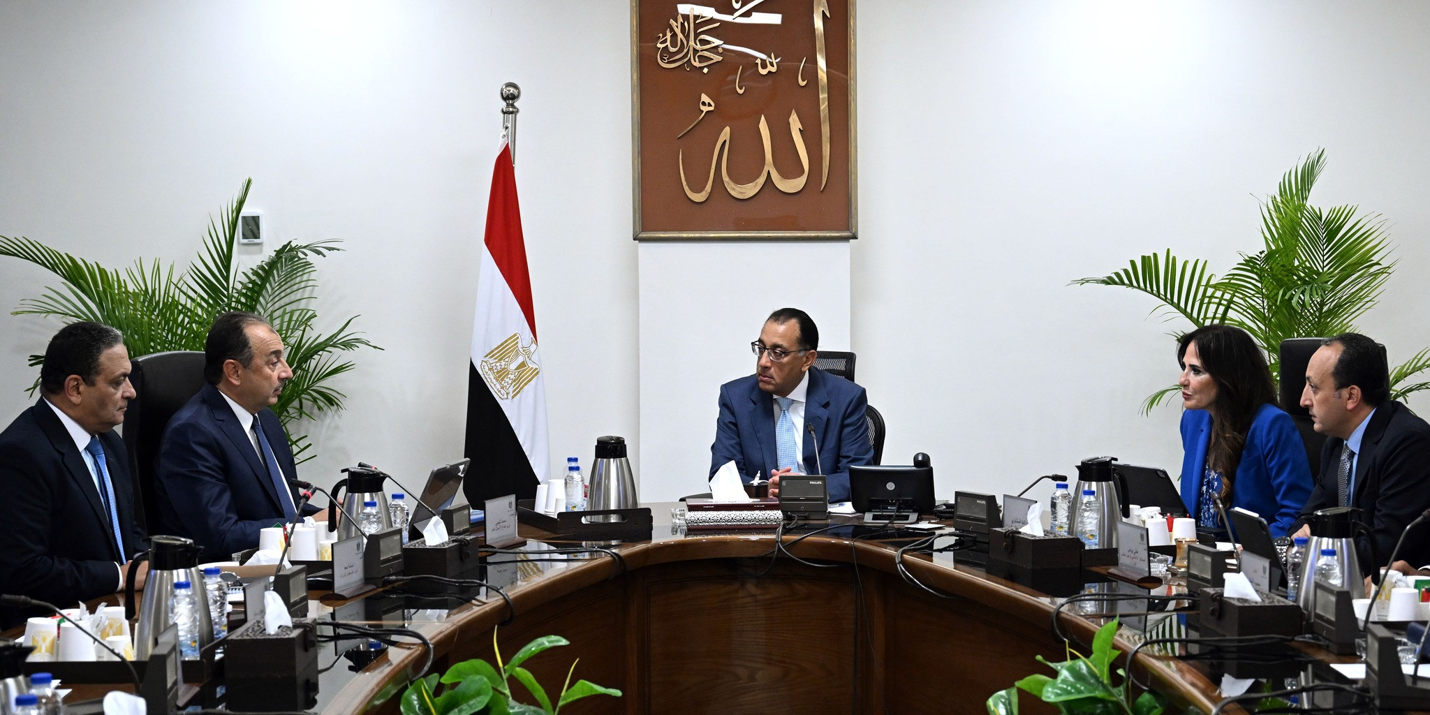 رئيس الوزراء ووزير قطاع الاعمال