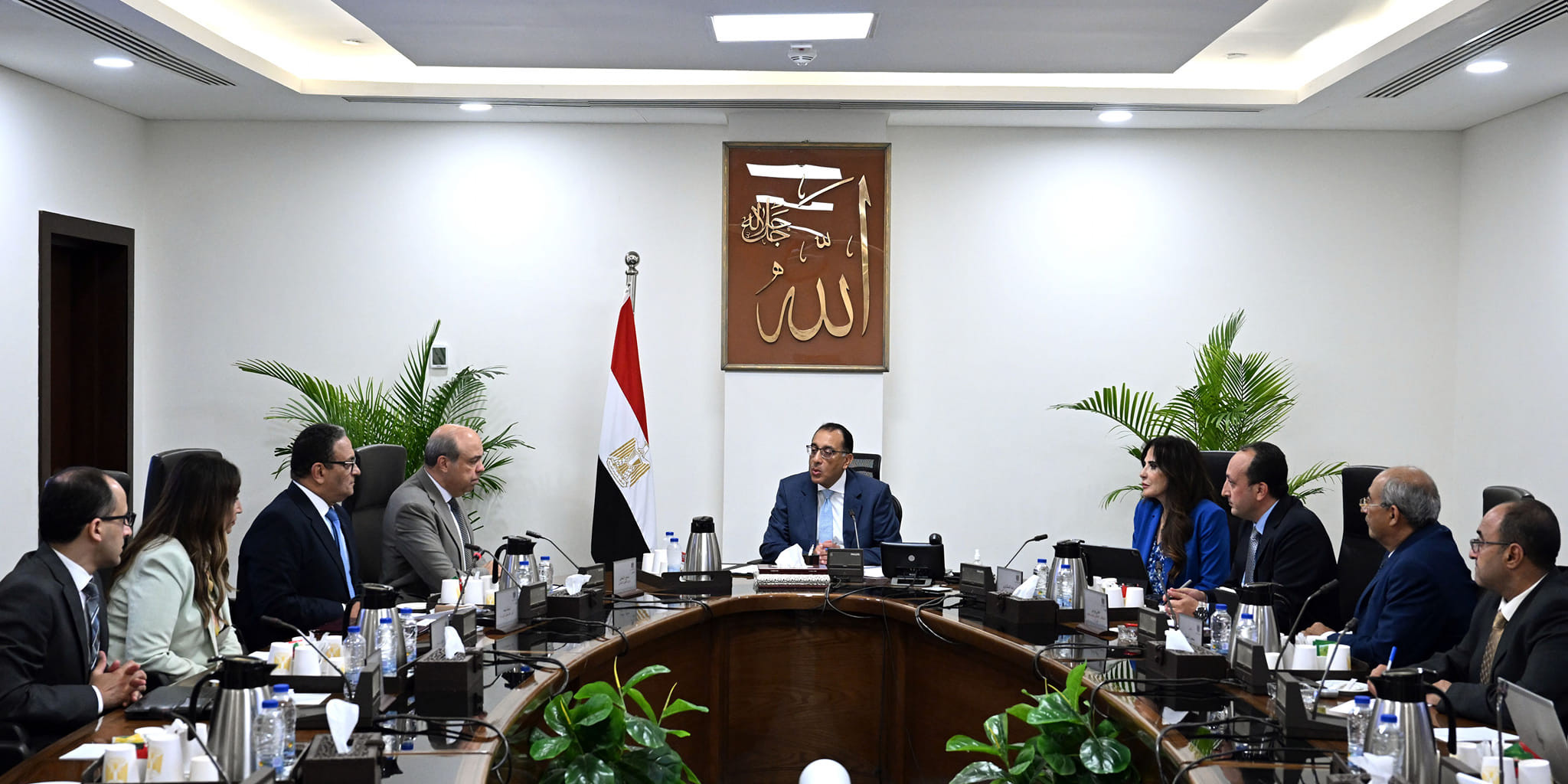 رئيس الوزراء ووزير الطيران