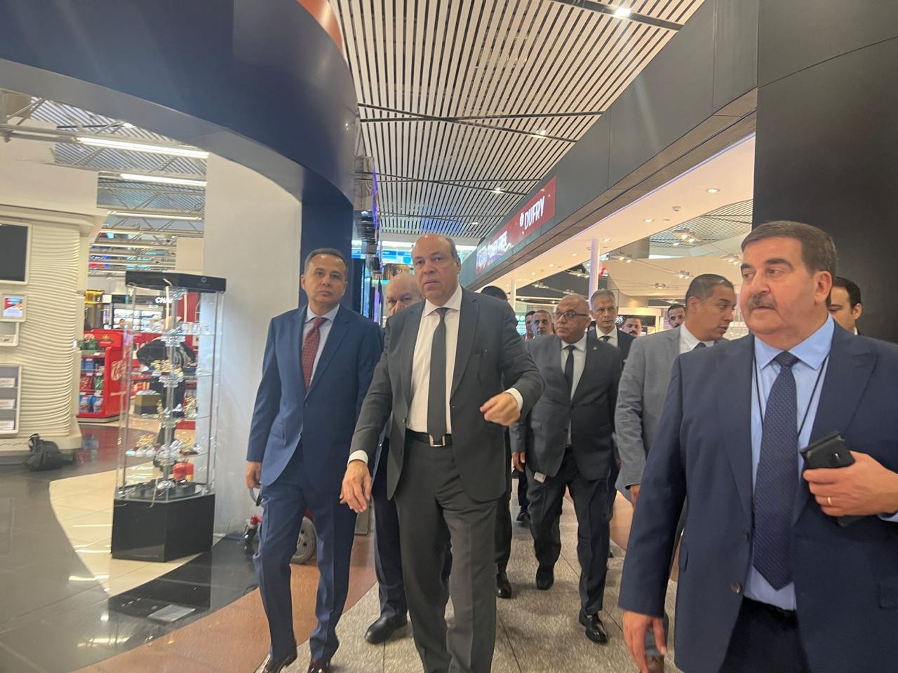 وزير الطيران المدني