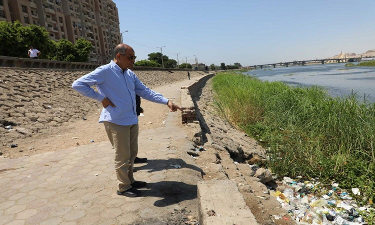 محافظ المنيا يوجه بتطهيرمنطقة كورنيش النيل جنوب العاصمة