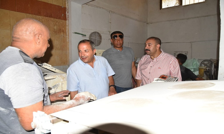 محافظ بورسعيد يتفقد عددًا من المخابزللتأكد من جودة الخبز