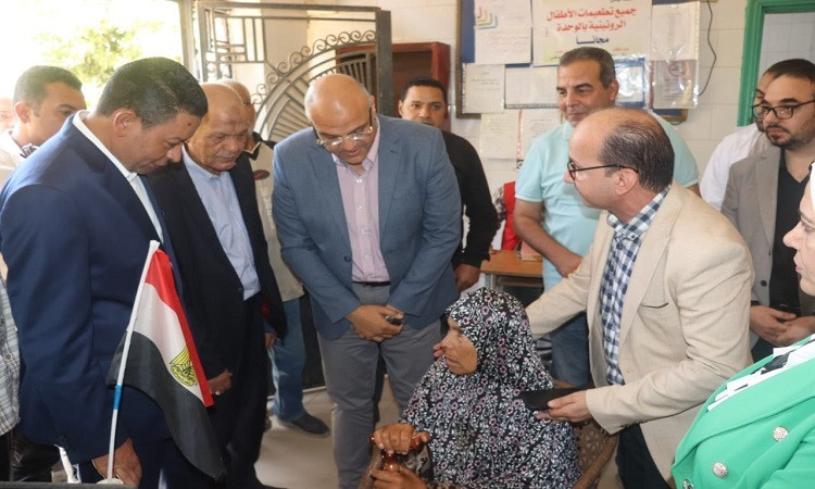 محافظ القليوبية يتفقد مبادرات 