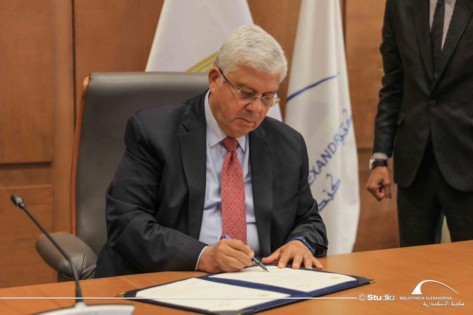 مدير مكتبة اسكندرية ووزير التعليم العالي