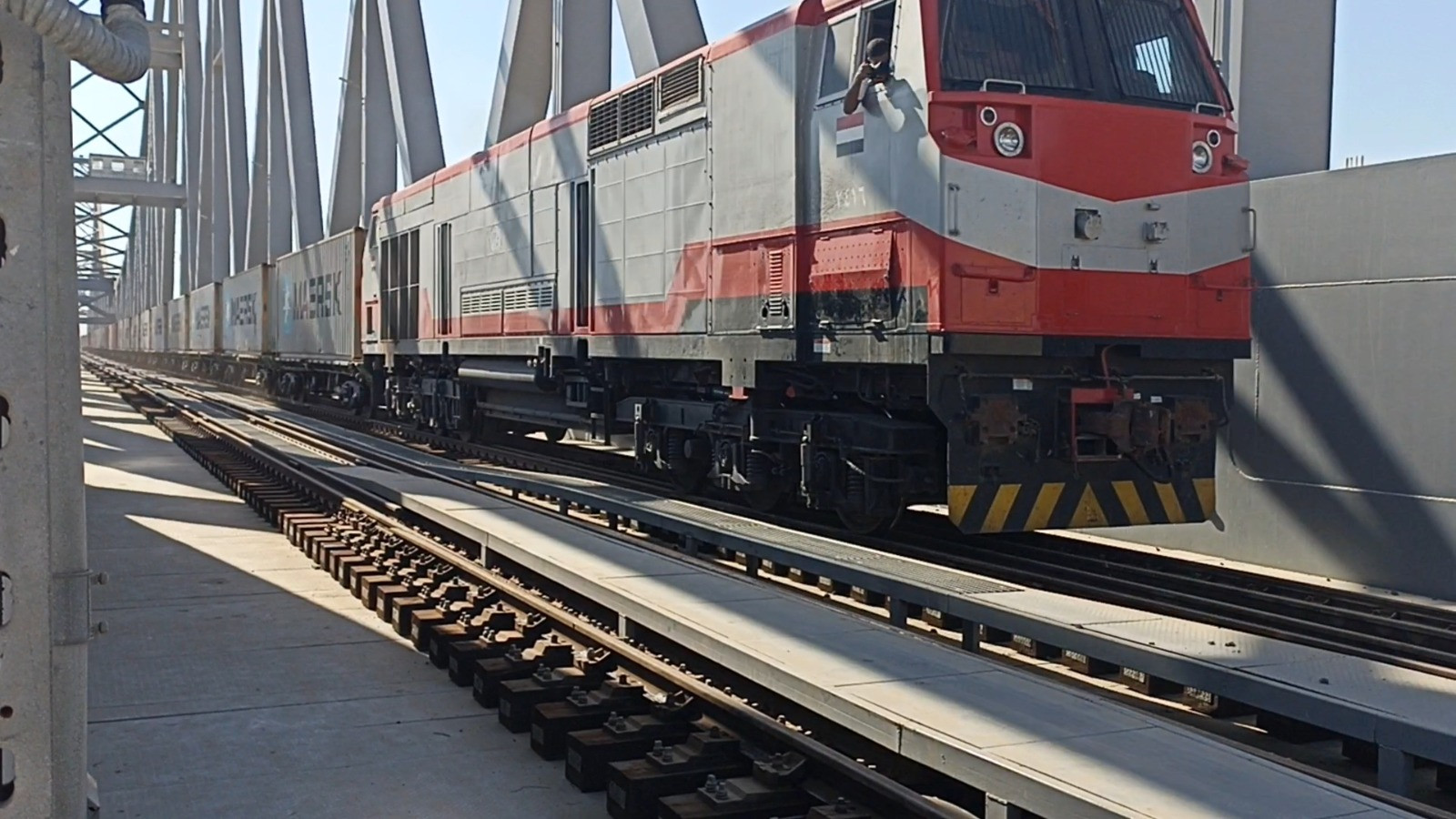 قطار نقل الحاويات