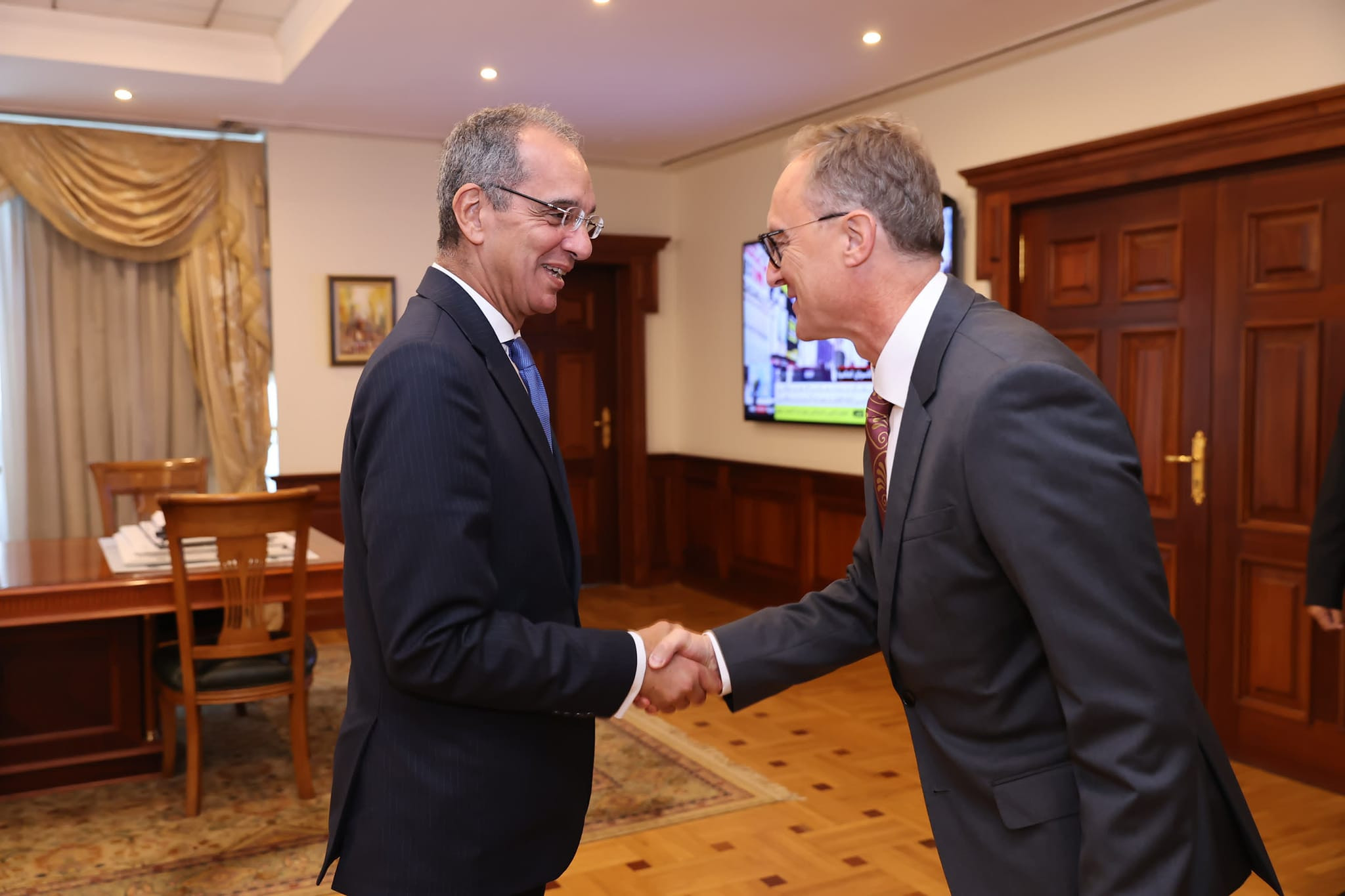 وزير الاتصالات