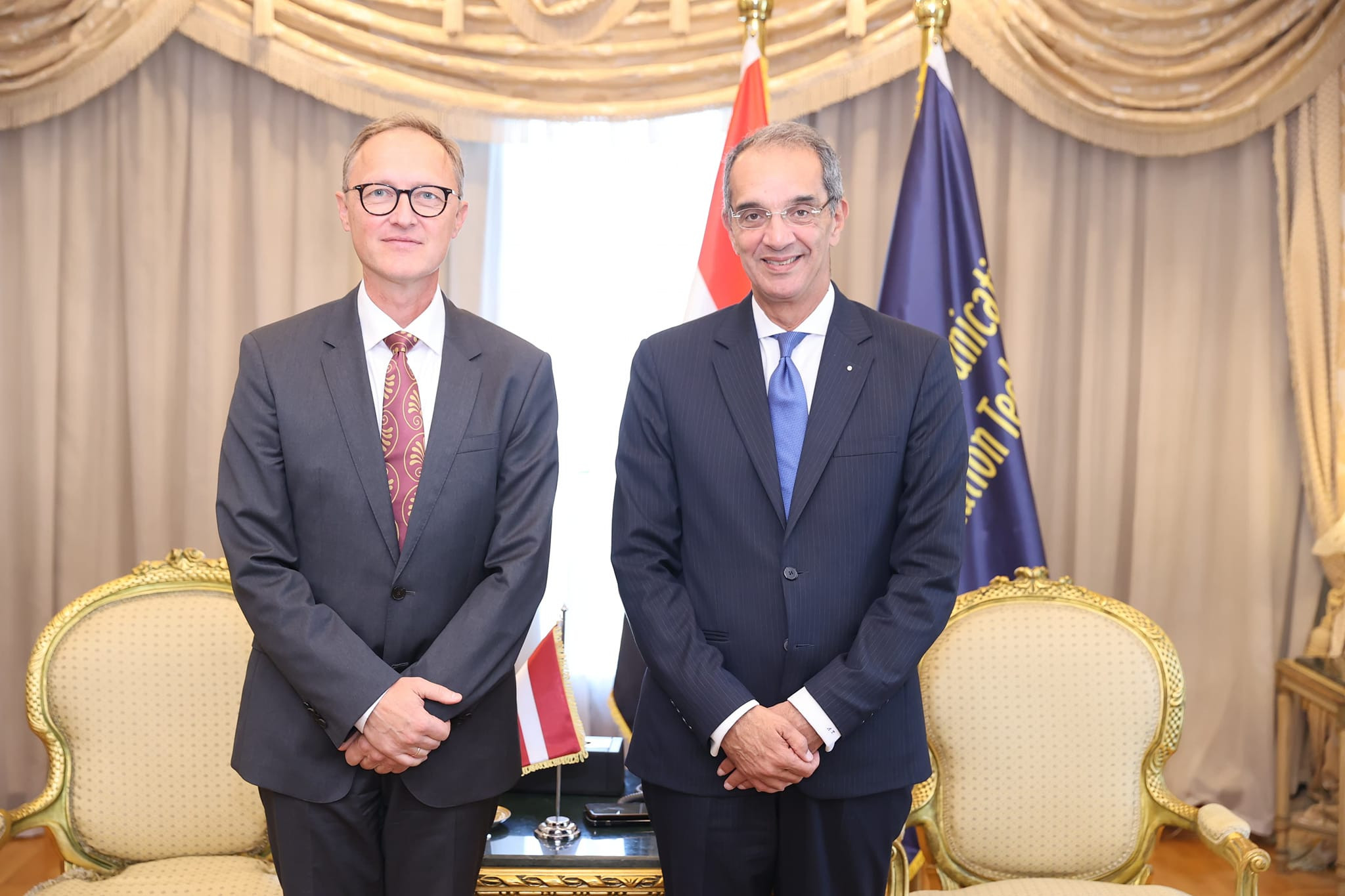 وزير الاتصالات