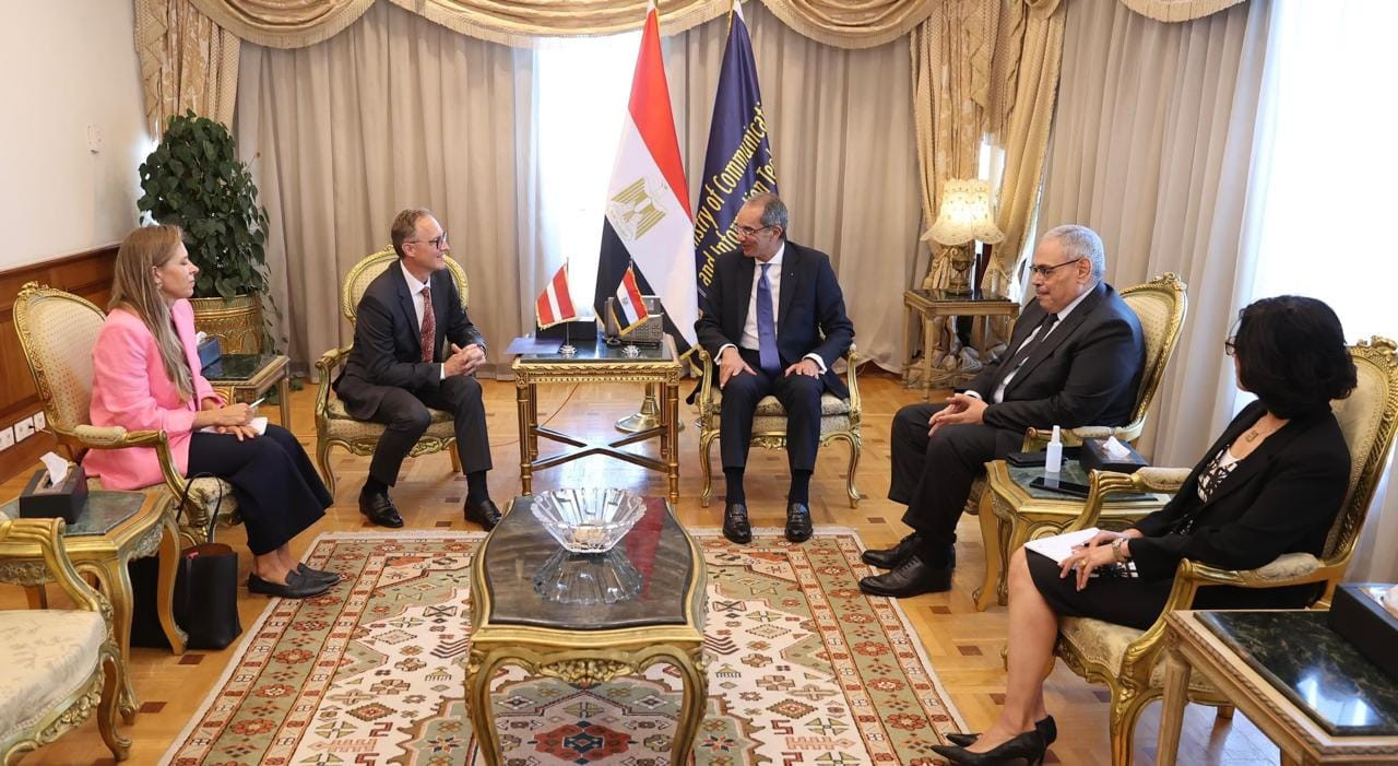 وزير الاتصالات