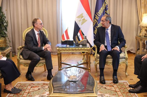 وزير الاتصالات