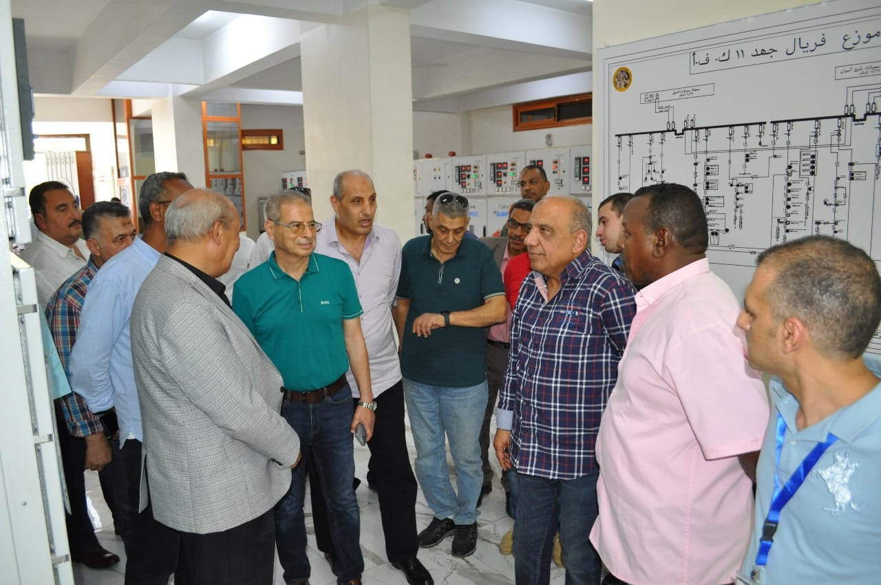 وزير الكهرباء