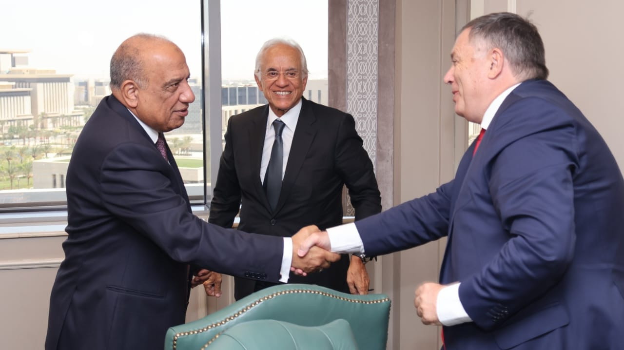 وزير الكهرباء