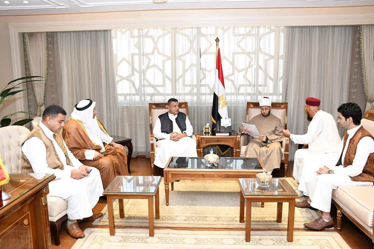 وزير الأوقاف ووفد من شيوخ مطروح