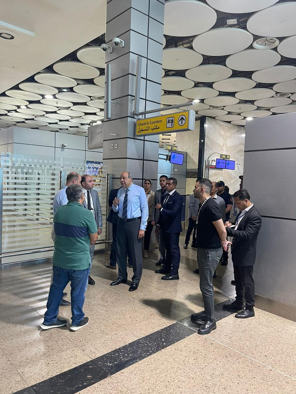 وزير الطيران بمطار سفنكس