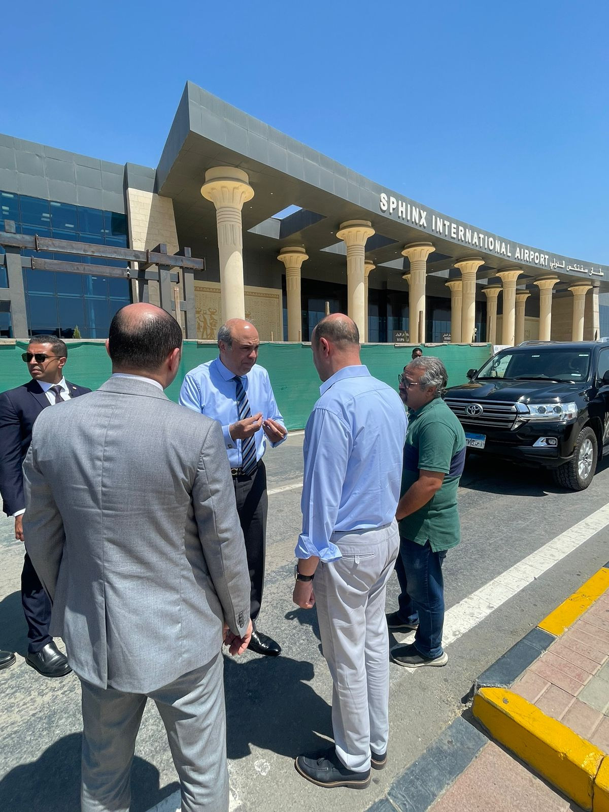 وزير الطيران بمطار سفنكس