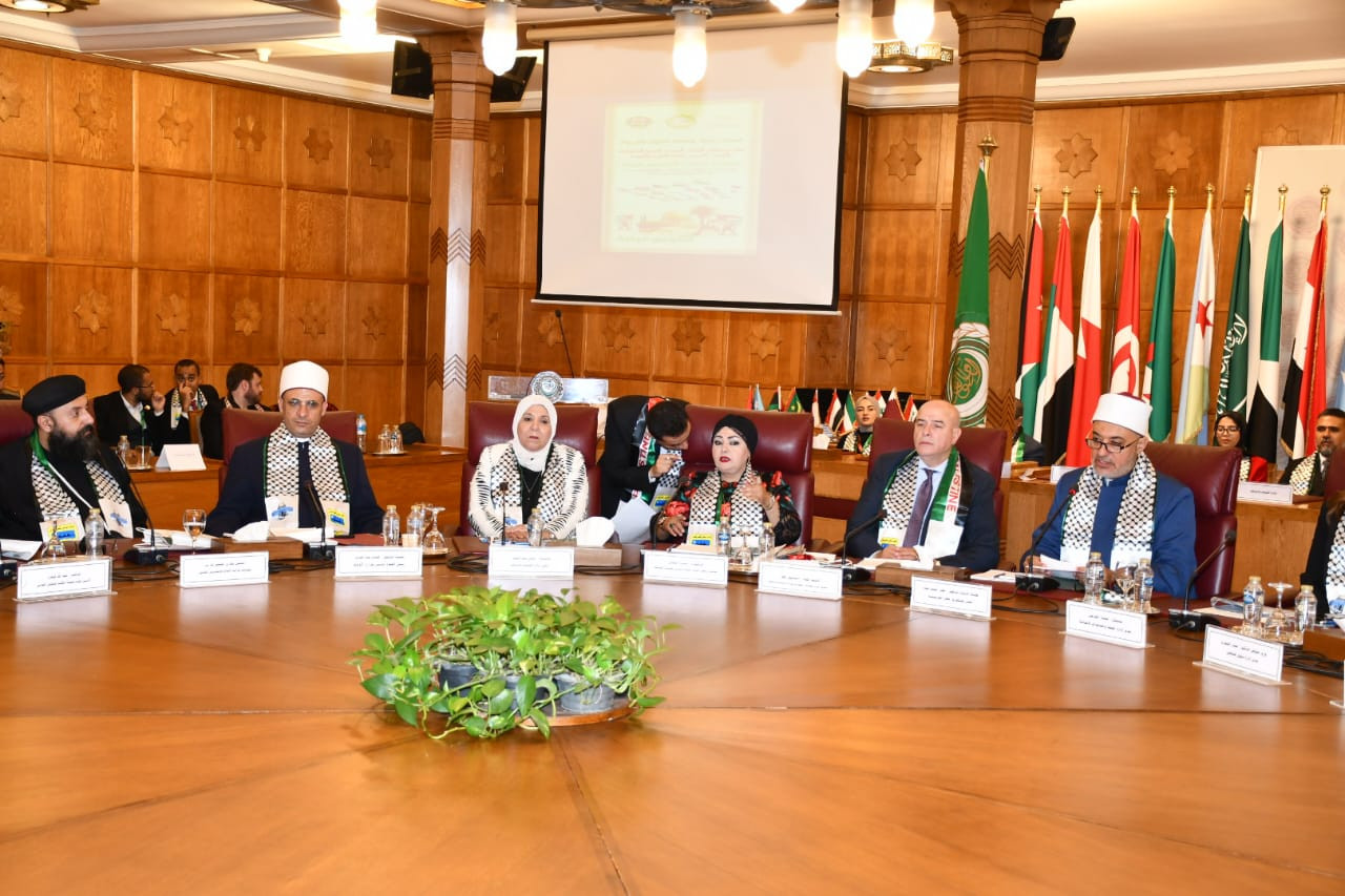 د. هشام عبد العزيز رئيس القطاع الديني