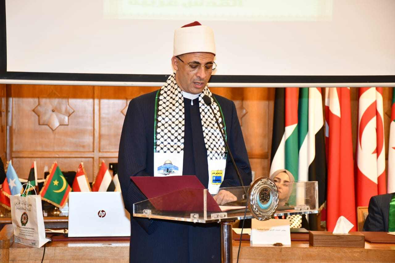 د. هشام عبد العزيز رئيس القطاع الديني