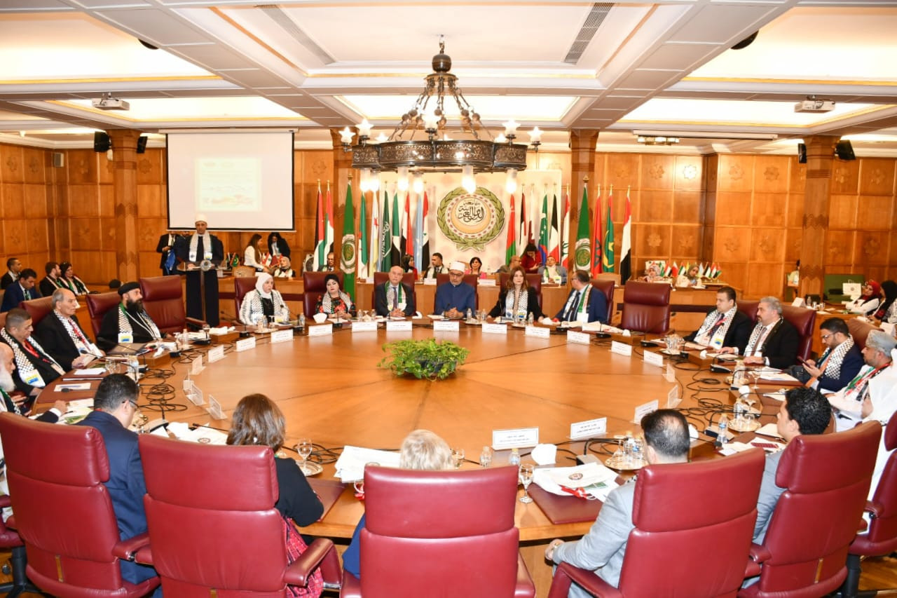 د. هشام عبد العزيز رئيس القطاع الديني