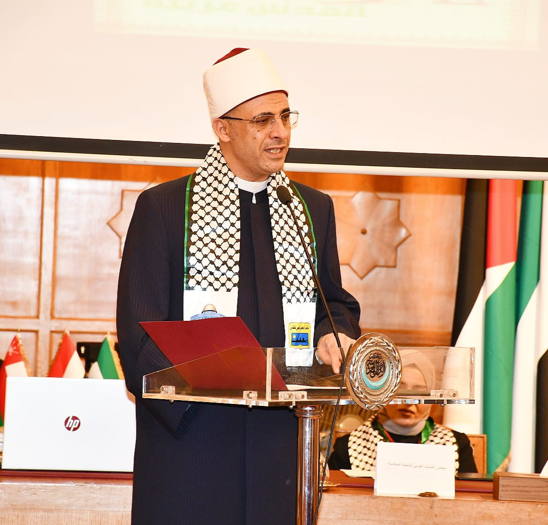 د. هشام عبد العزيز رئيس القطاع الديني