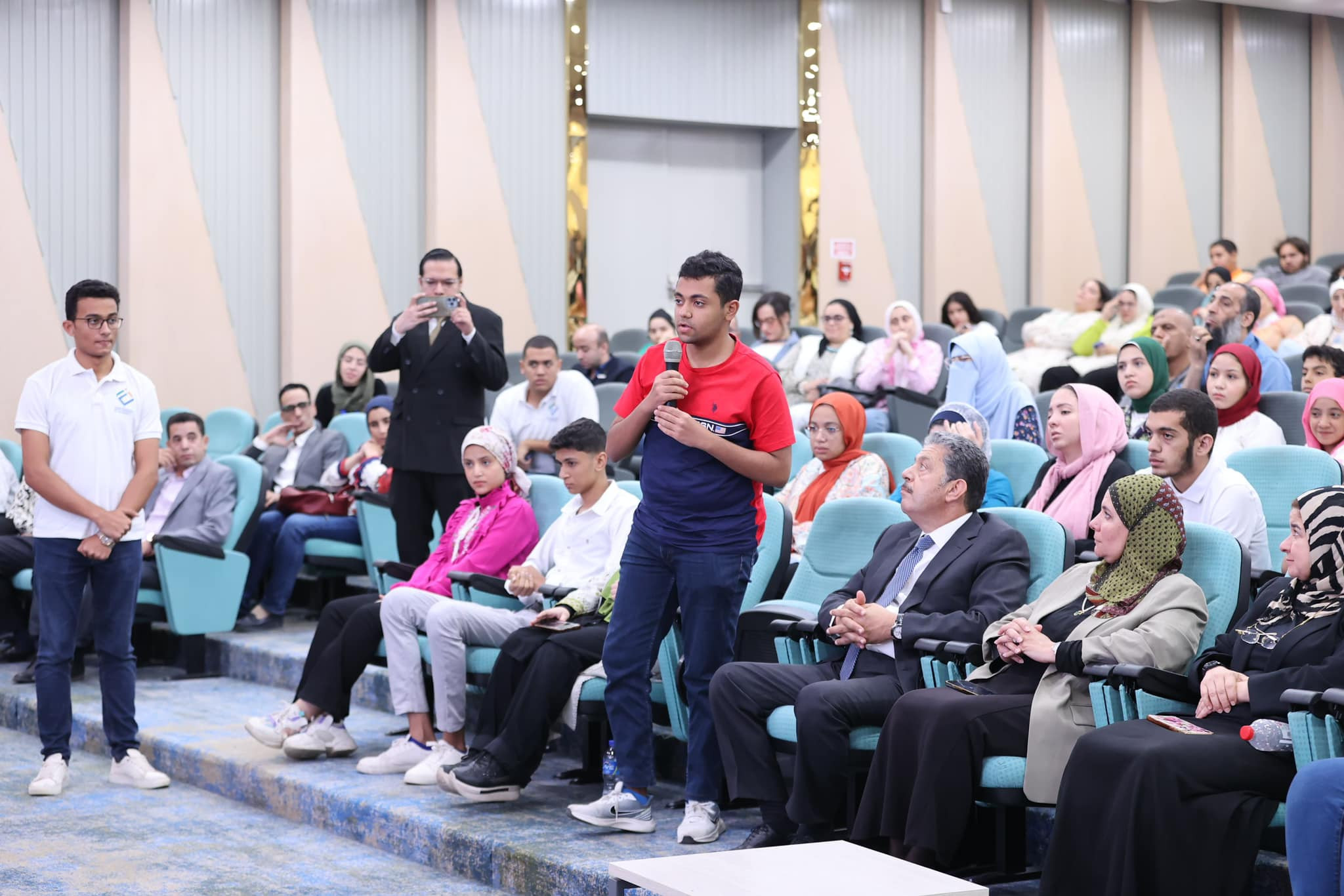 وزير الاتصالات