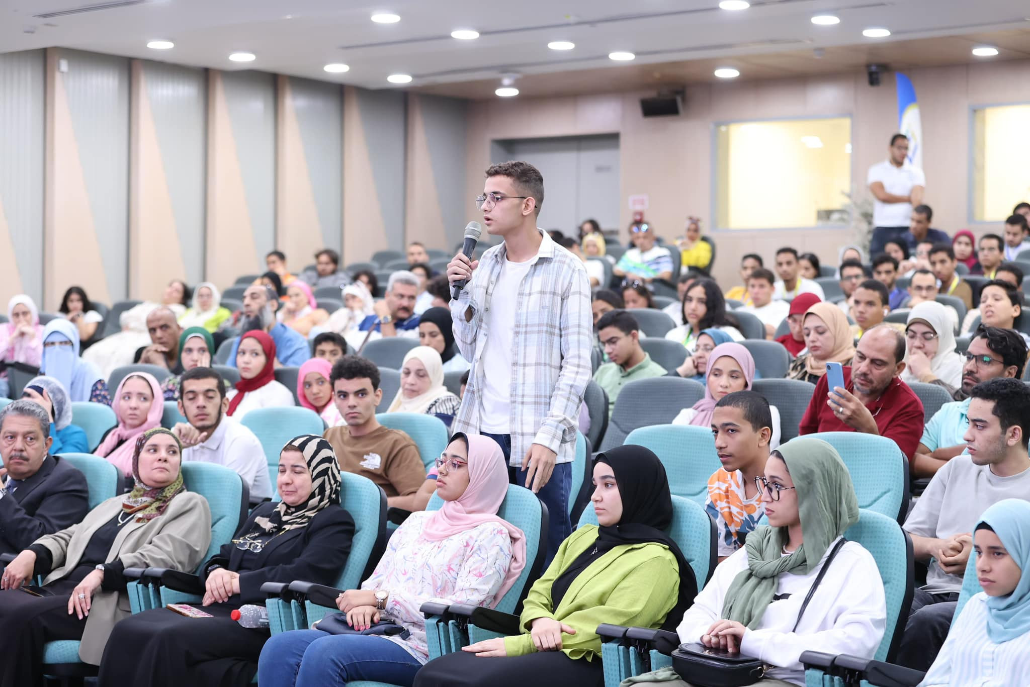 وزير الاتصالات