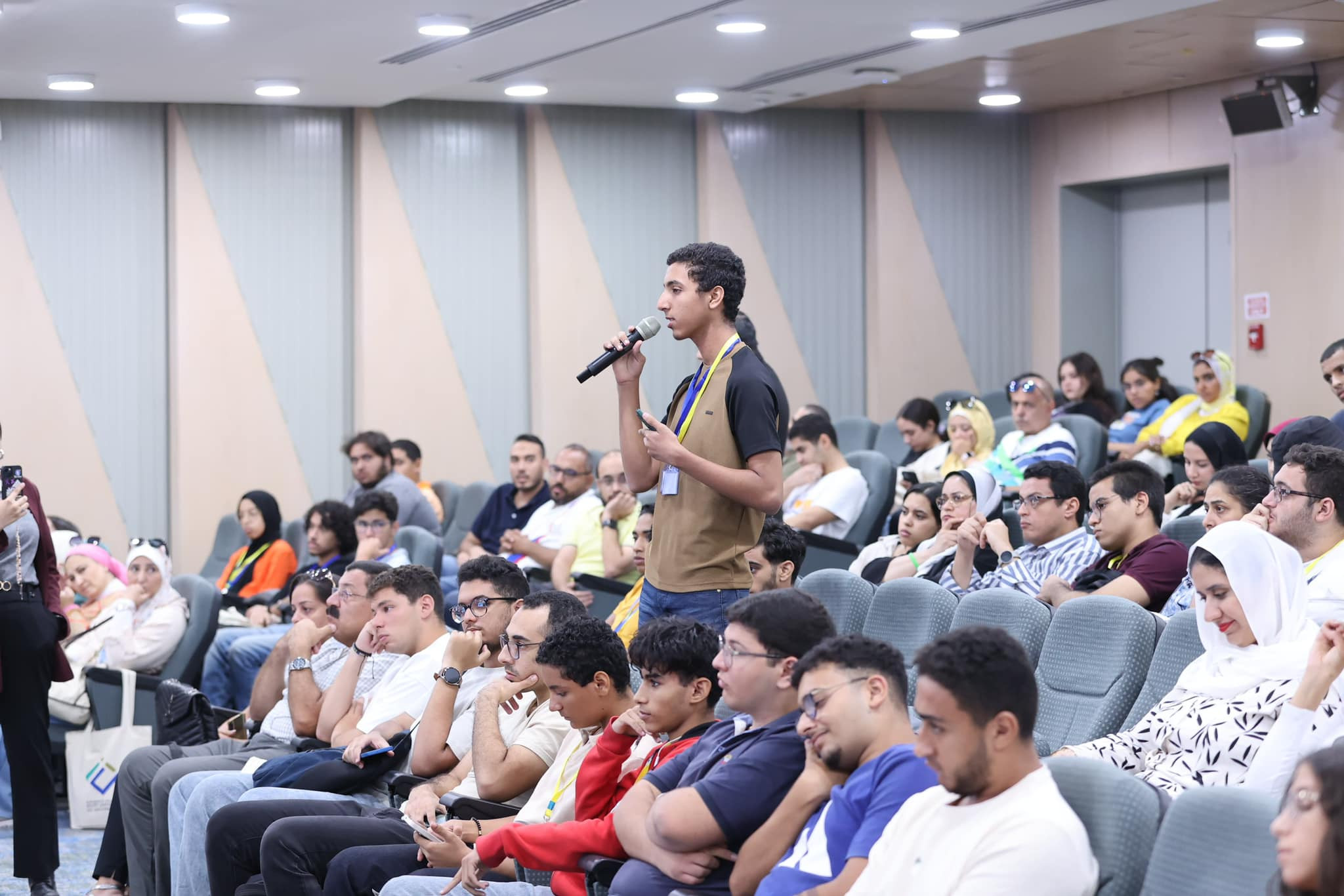 وزير الاتصالات