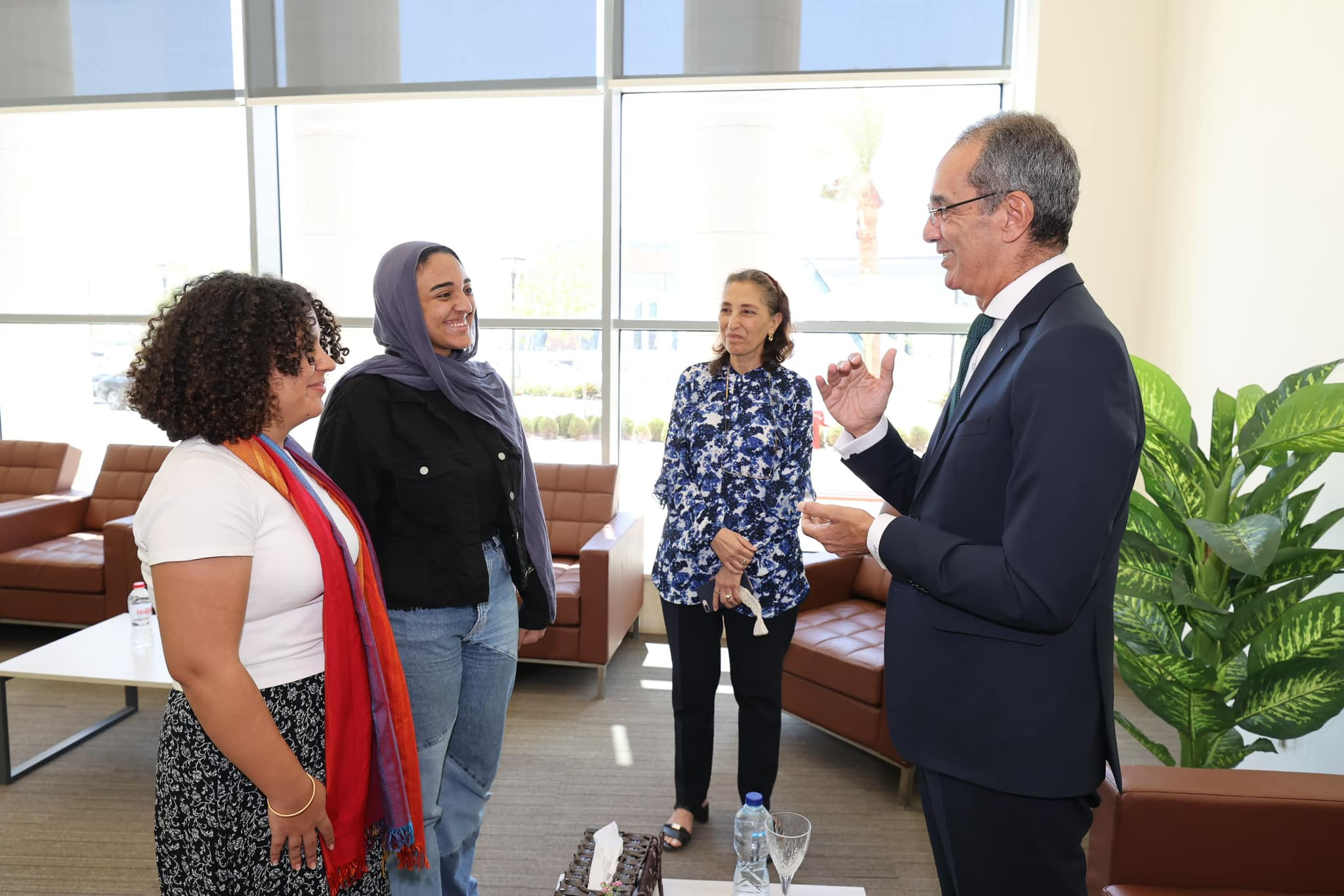 وزير الاتصالات