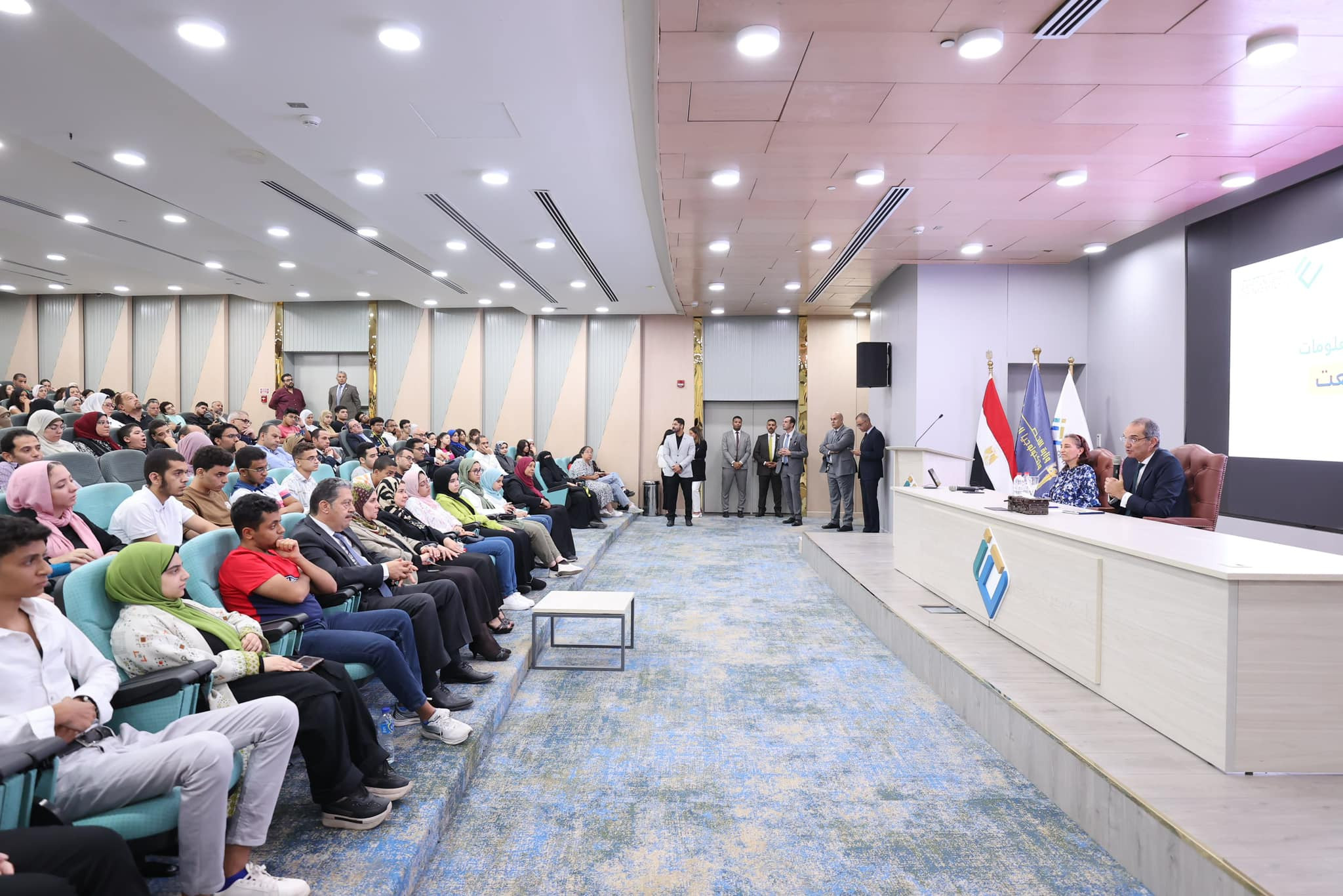 وزير الاتصالات