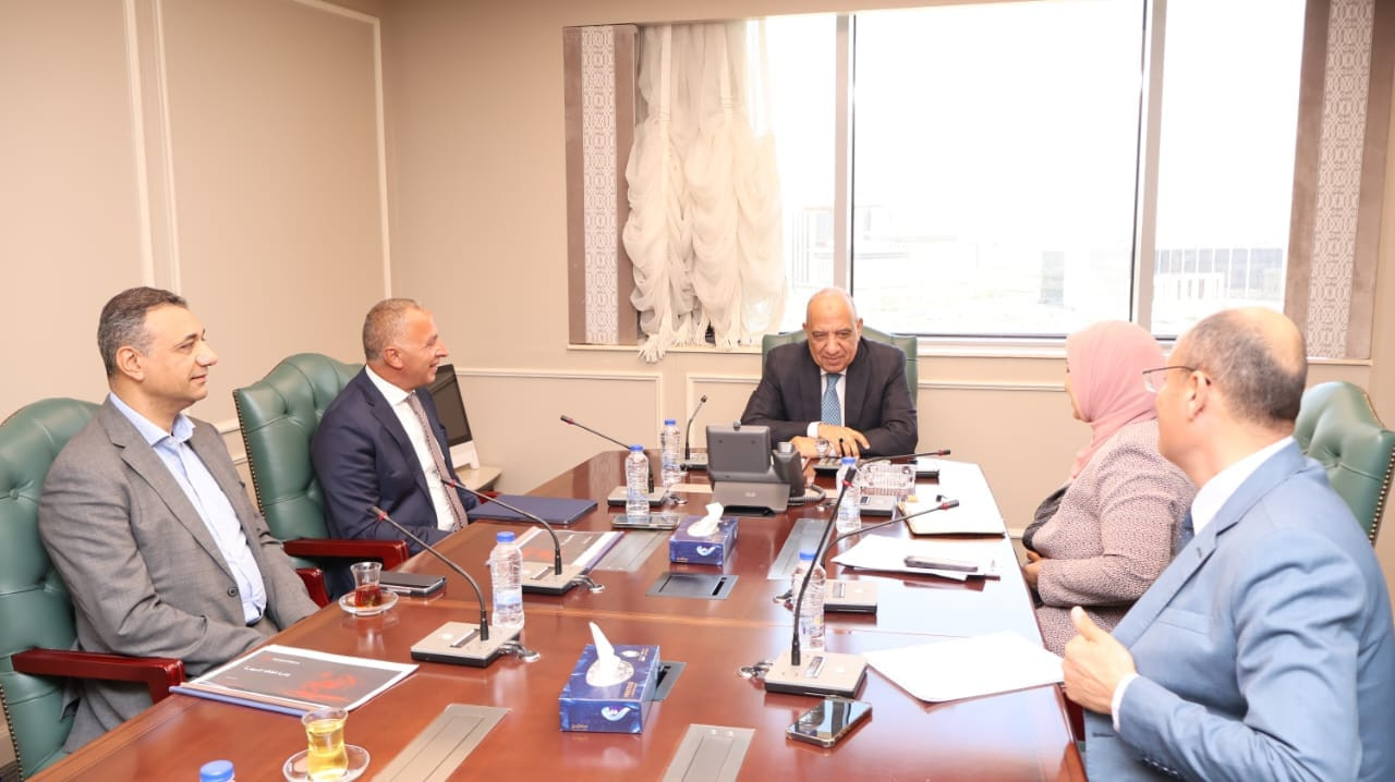 وزير الكهرباء