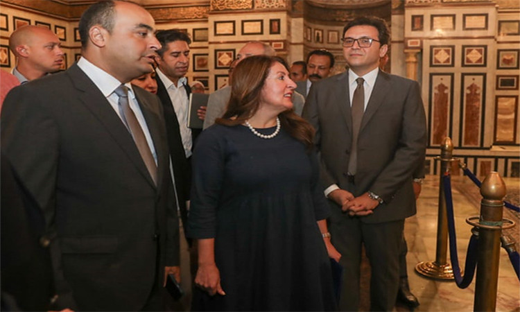 السفيرة الأمريكية