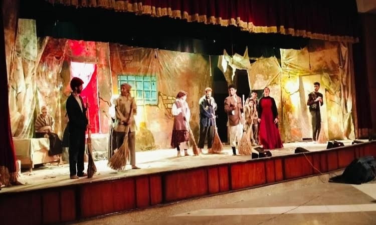انطلاق مهرجان المسرح الجامعي بجامعة الزقازيق