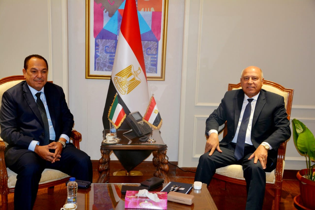 وزير النقل والسفير الكويتي