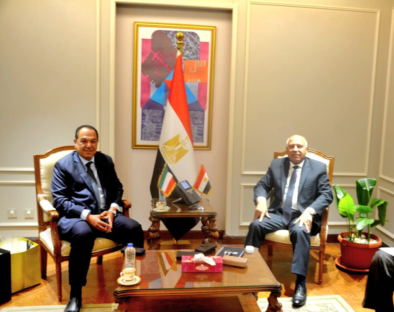 وزير النقل والسفير الكويتي
