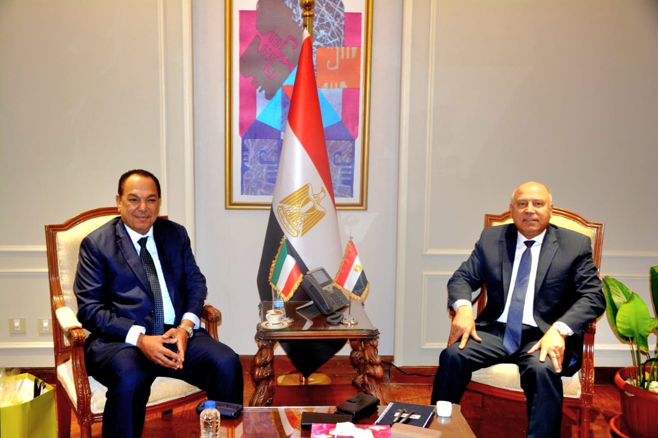 وزير النقل والسفير الكويتي