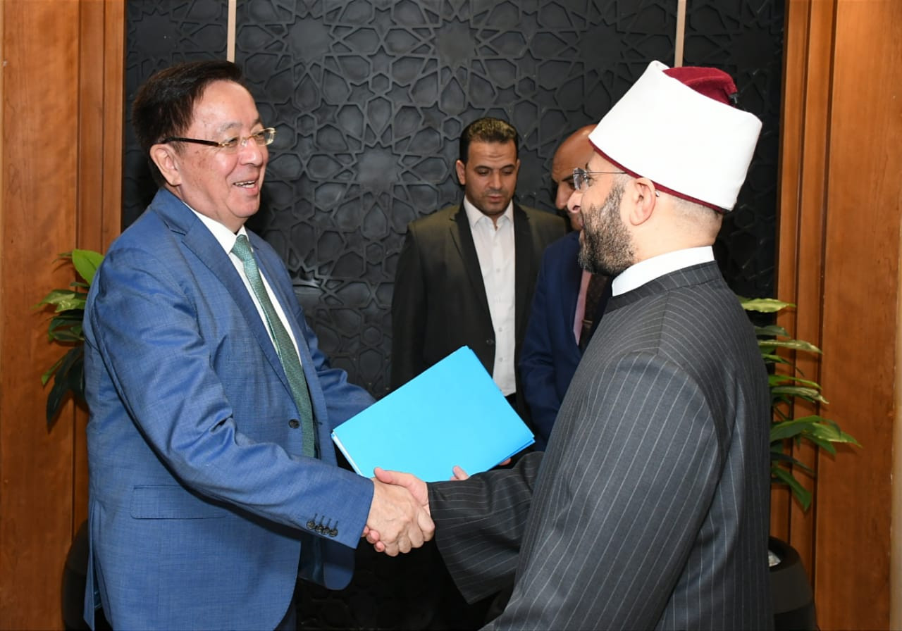 وزير الأوقاف وسفير كازاخستان
