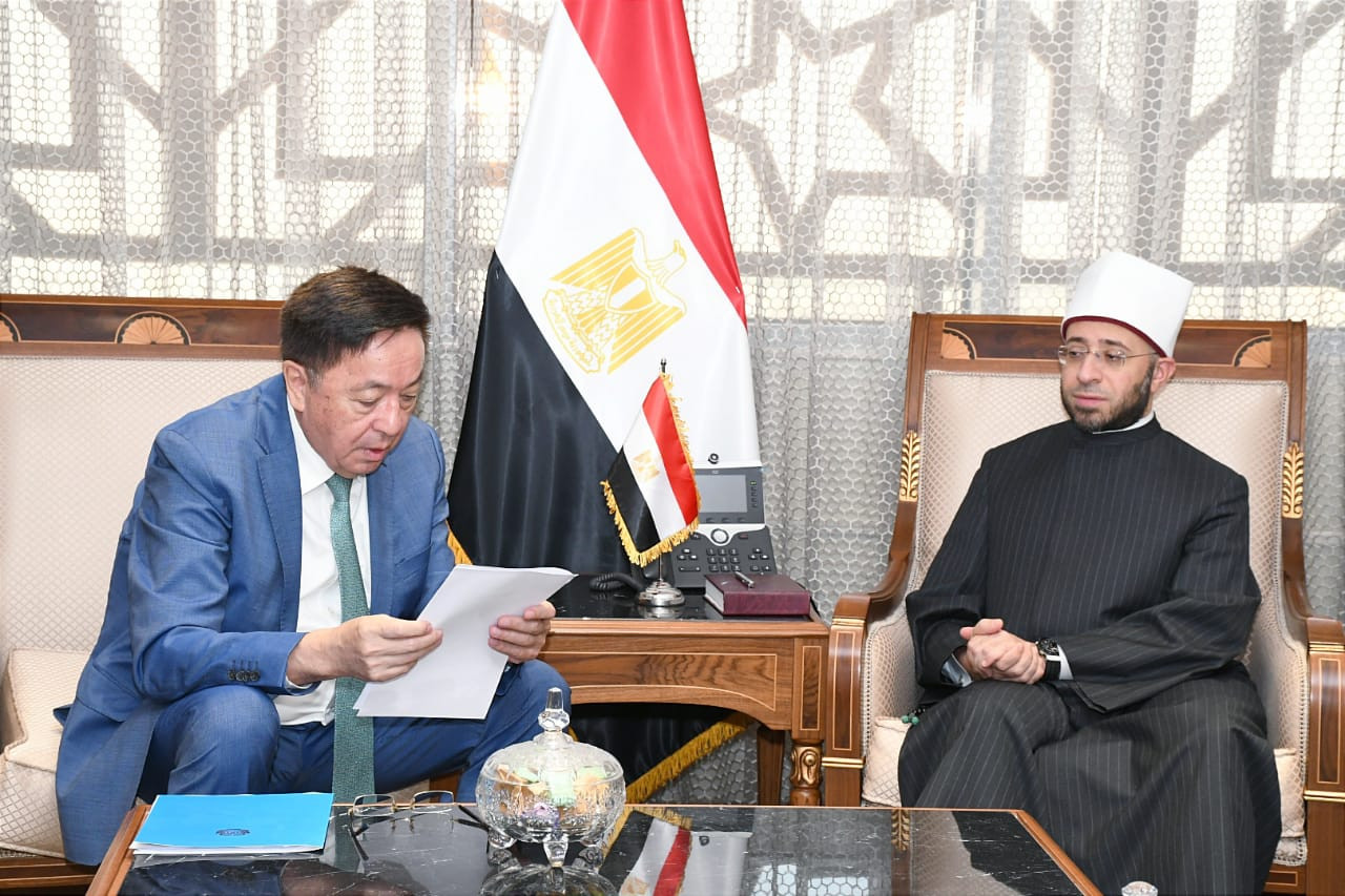 وزير الأوقاف وسفير كازاخستان