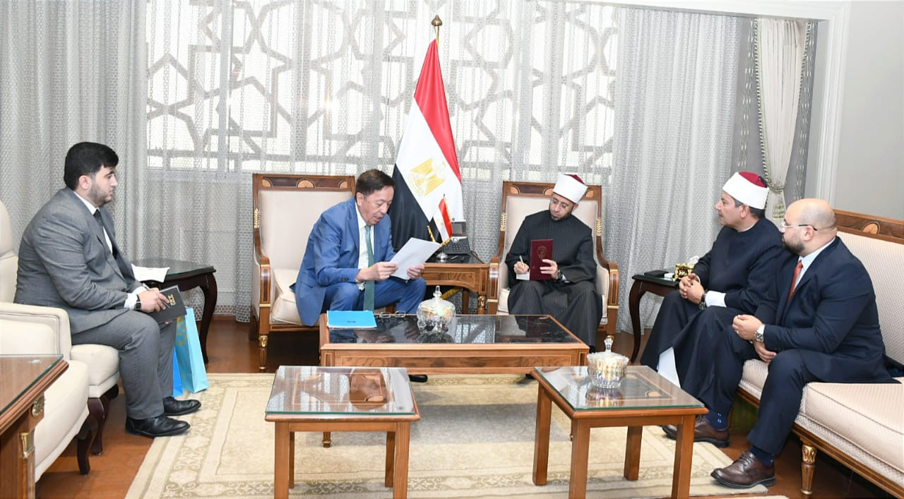 وزير الأوقاف وسفير كازاخستان