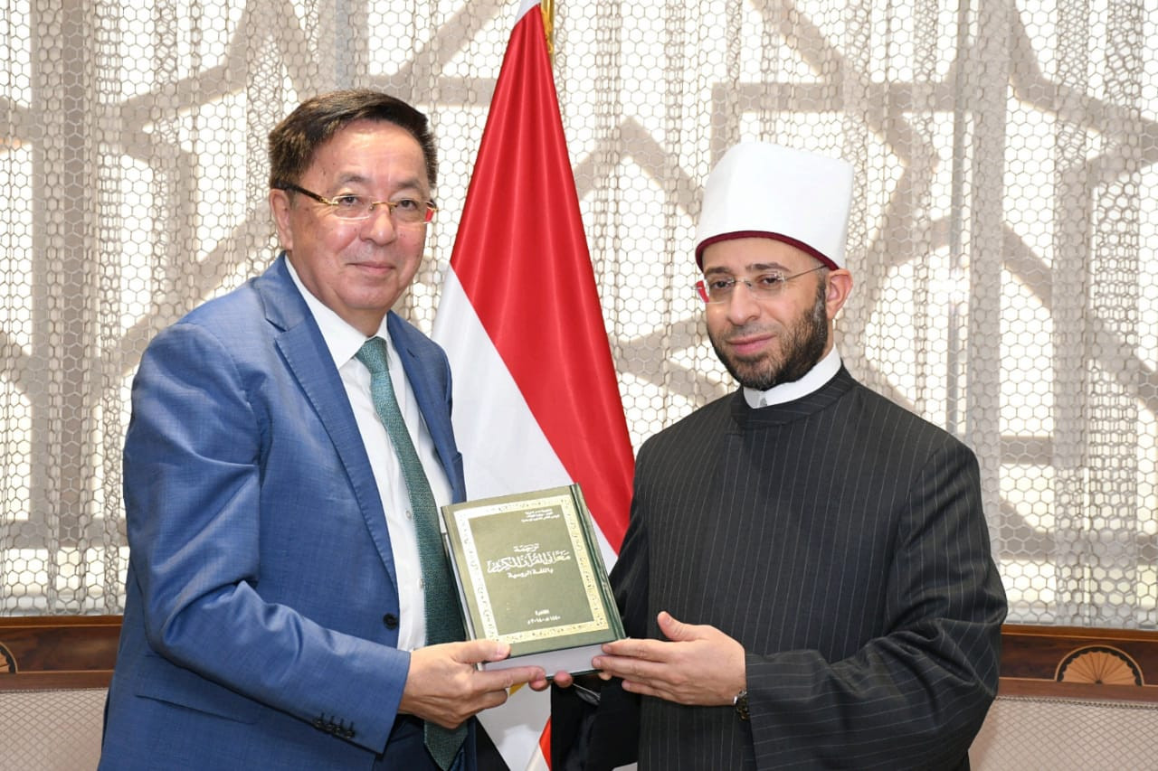 وزير الأوقاف وسفير كازاخستان