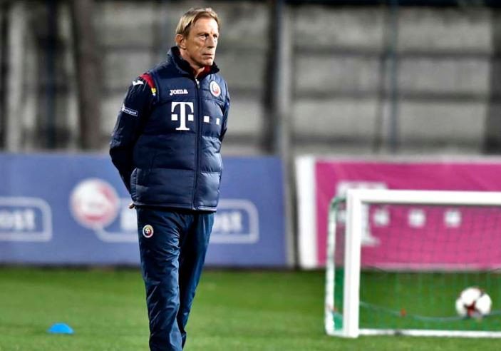 وفاة أسطورة كرة القدم الألماني كريستوف داوم