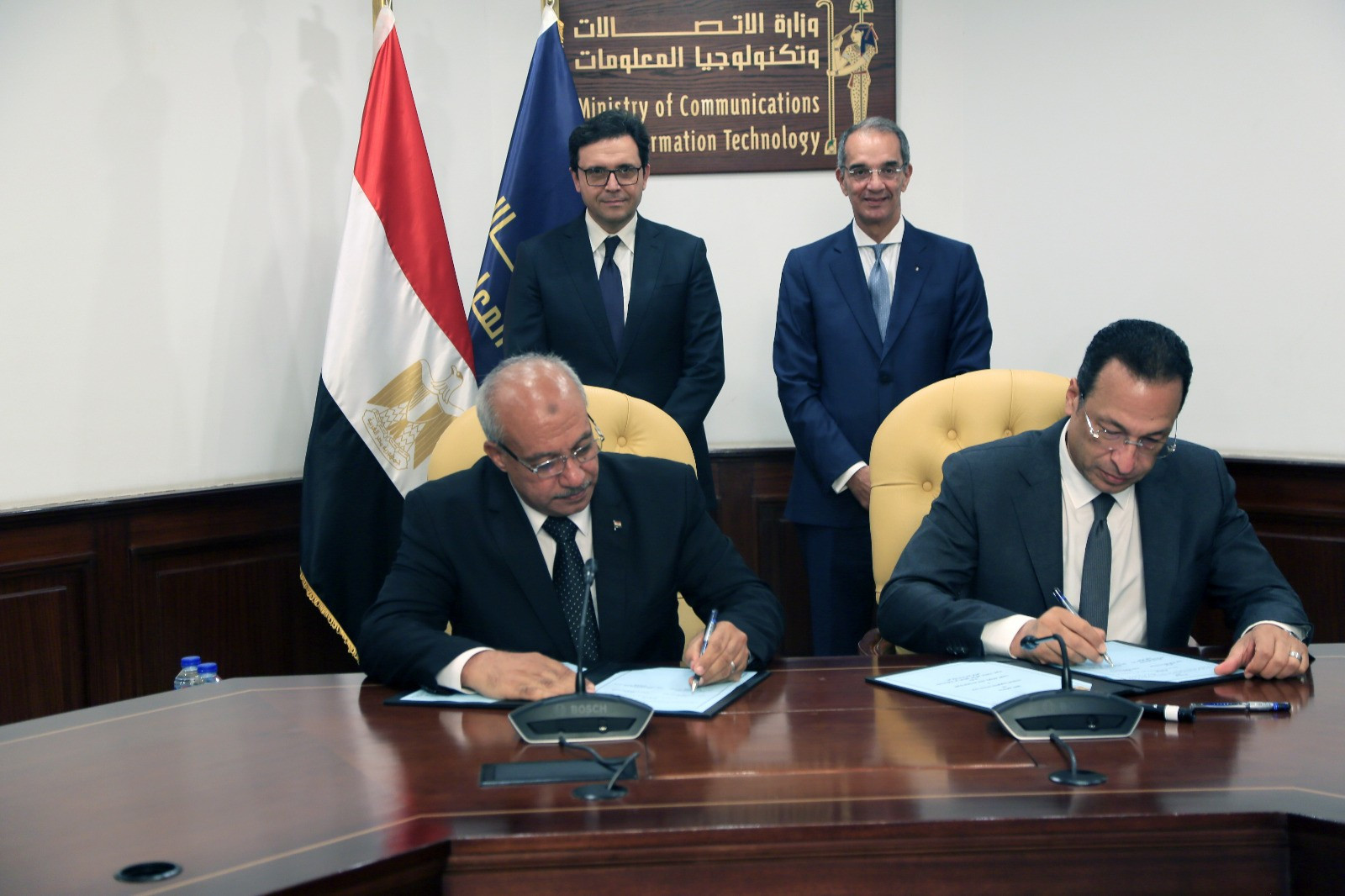 وزيرا الثقافة والاتصالات