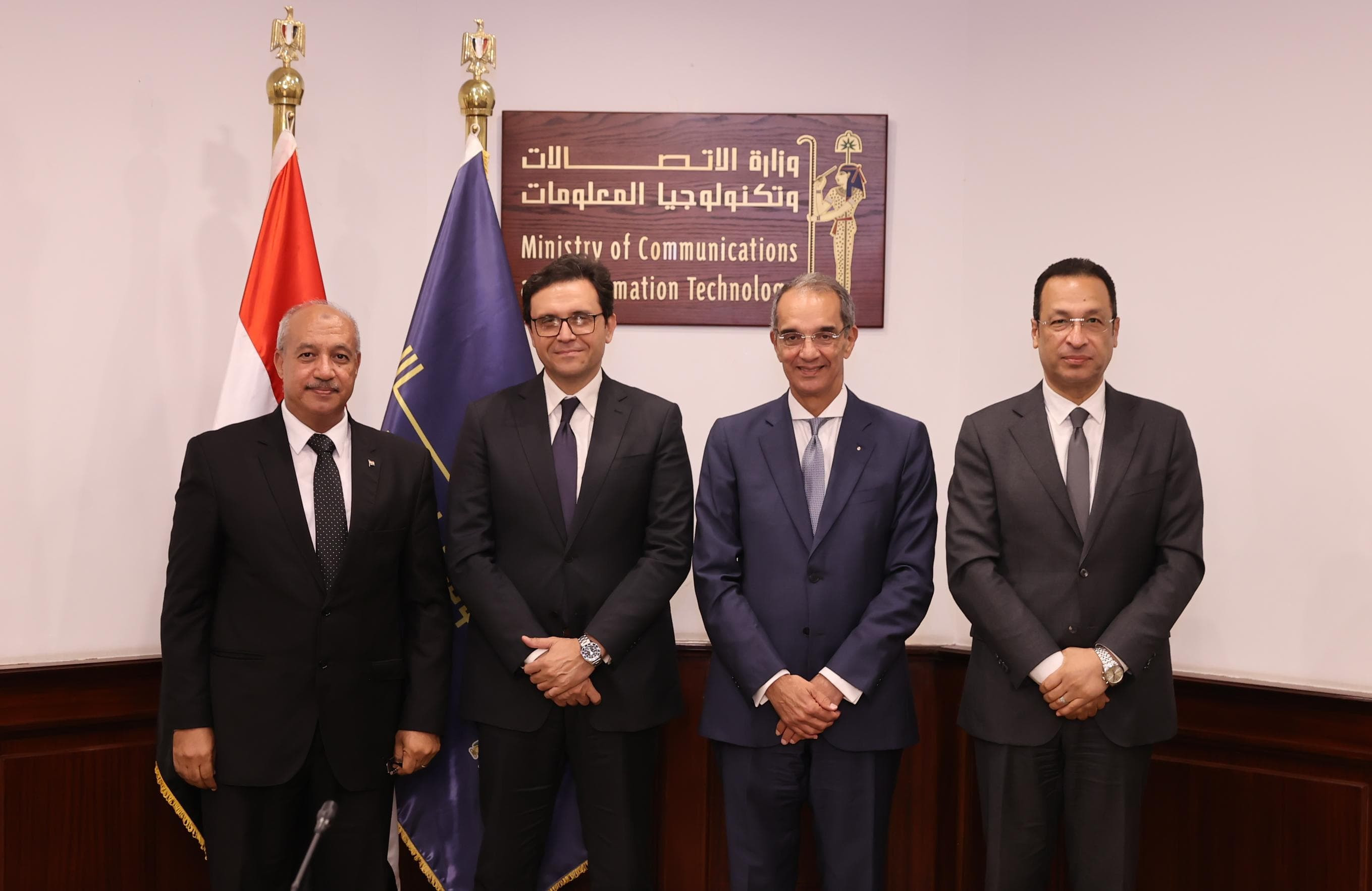 وزيرا الثقافة والاتصالات