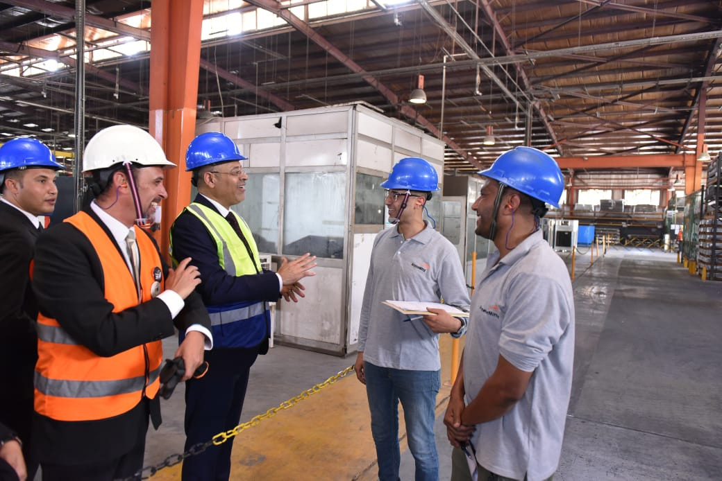 وزير العمل في مصانع مدينة بدر