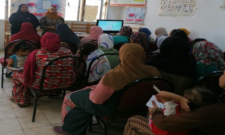 فحص 1525 مواطناً خلال قافلة طبية بقرية منبال بالمنيا