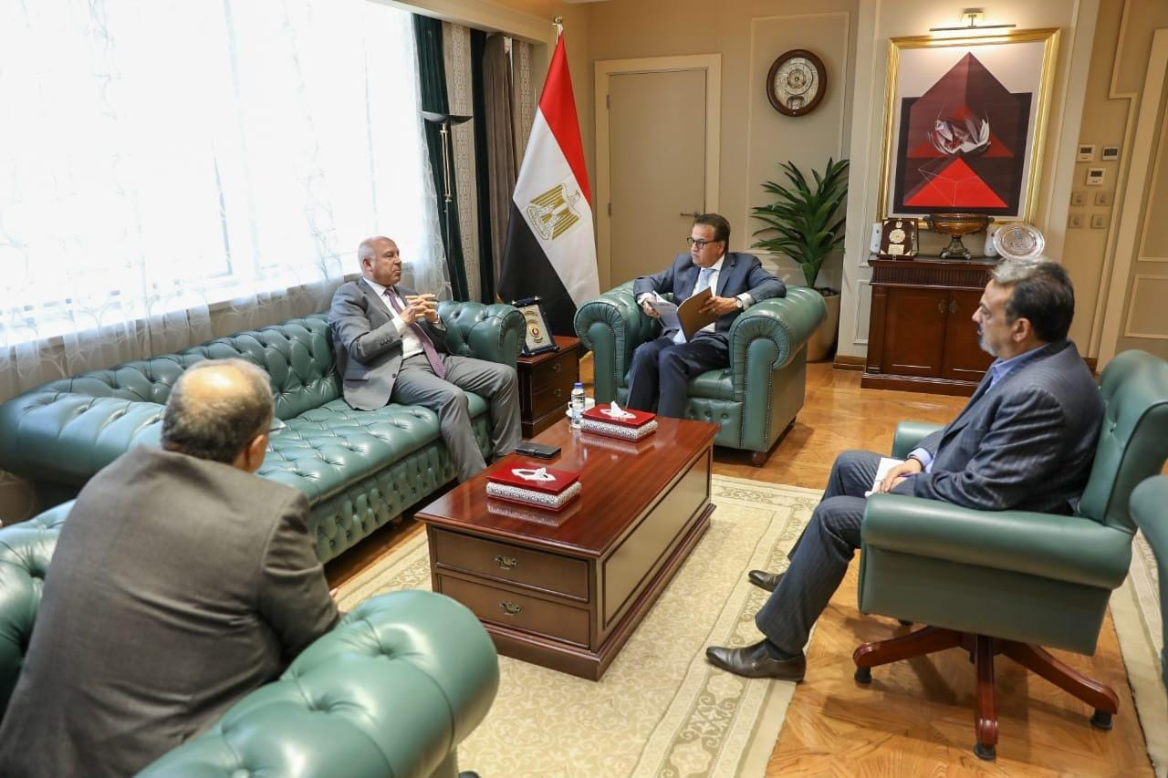 عبدالغفار يبحث مع كامل الوزير تعظيم الاستثمارات في مجال توطين صناعة الأدوية