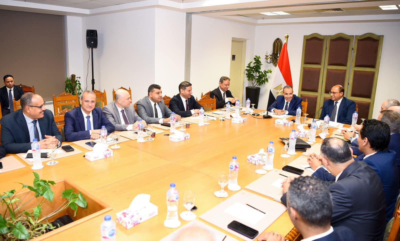 وزير الخارجية والهجرة