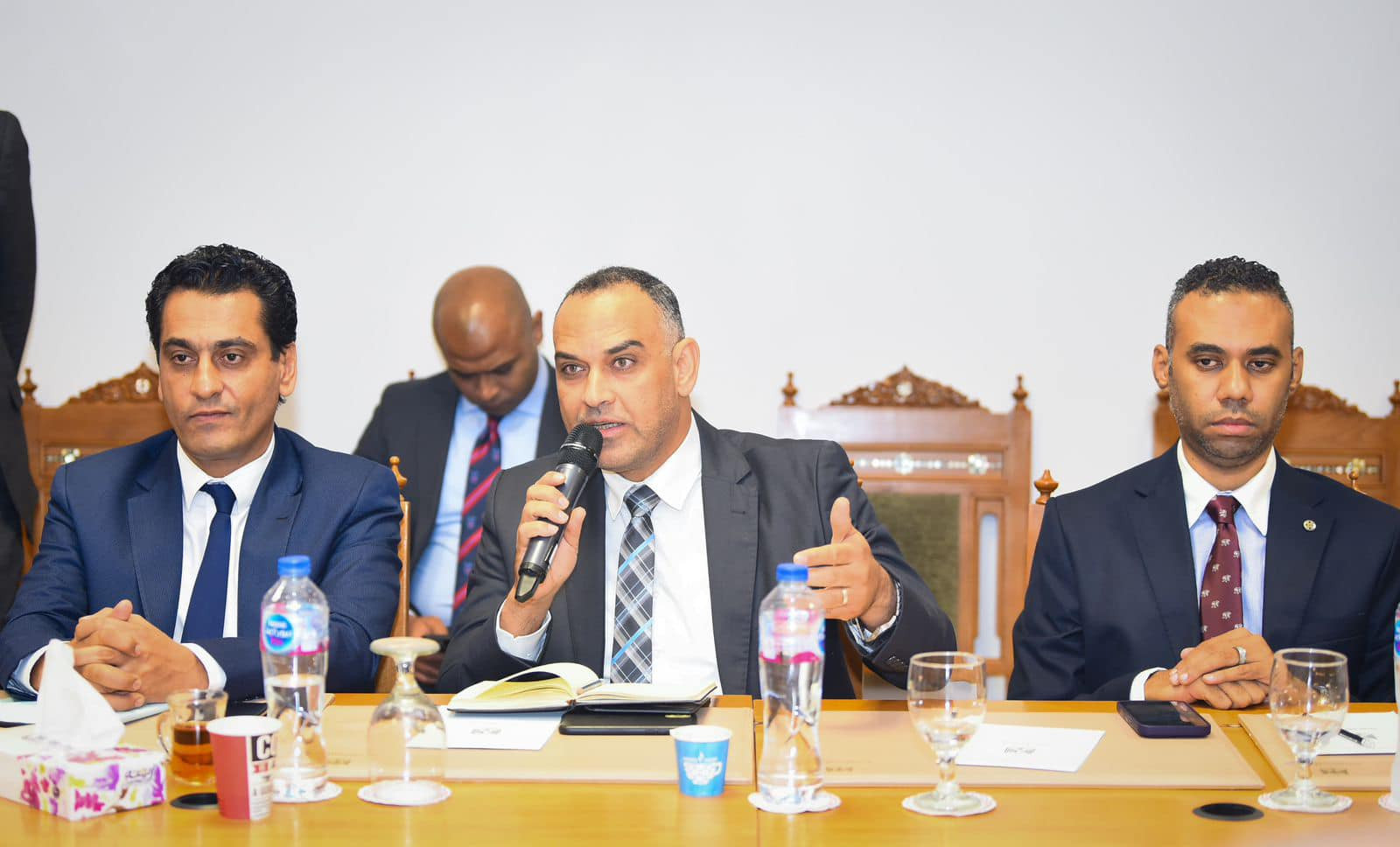 وزير الخارجية والهجرة