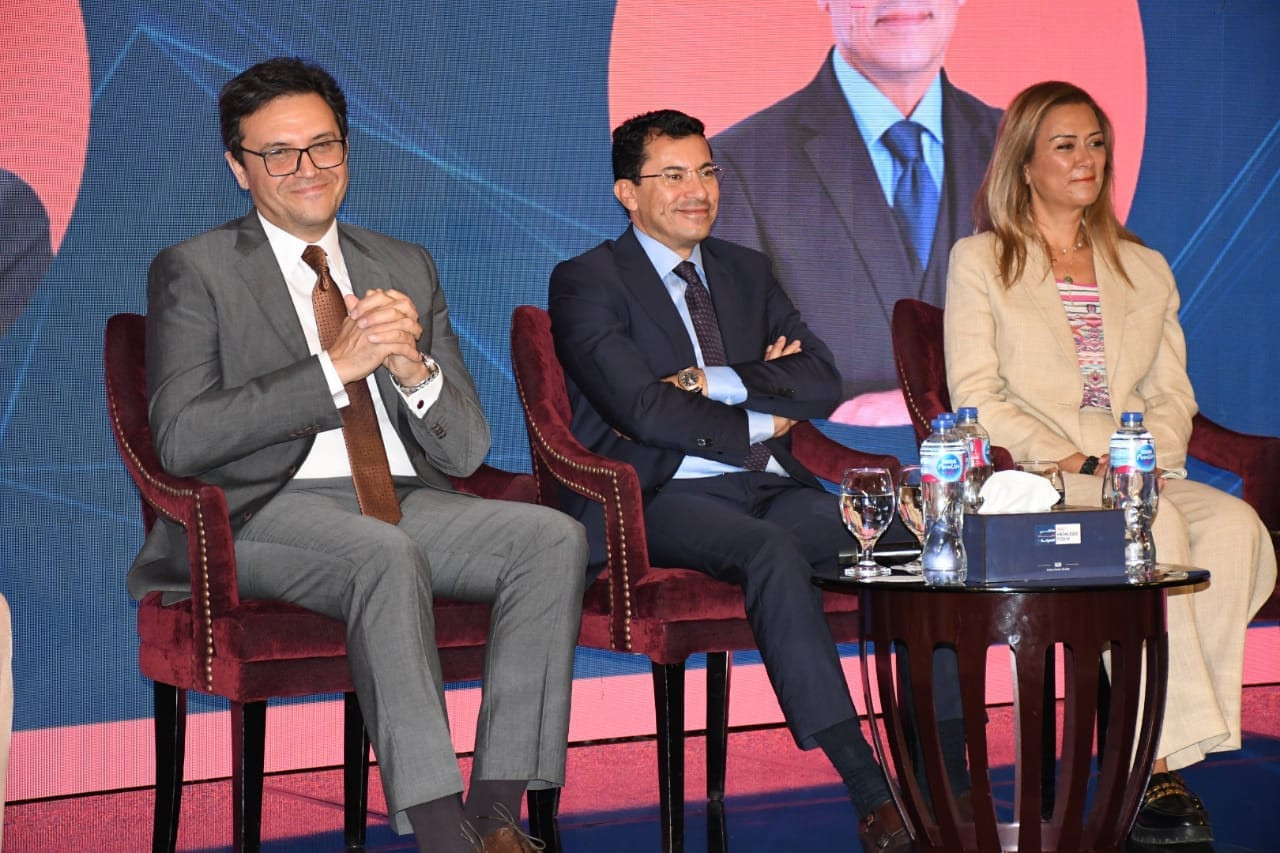 وزير الشباب وملتقي شباب المعرفة