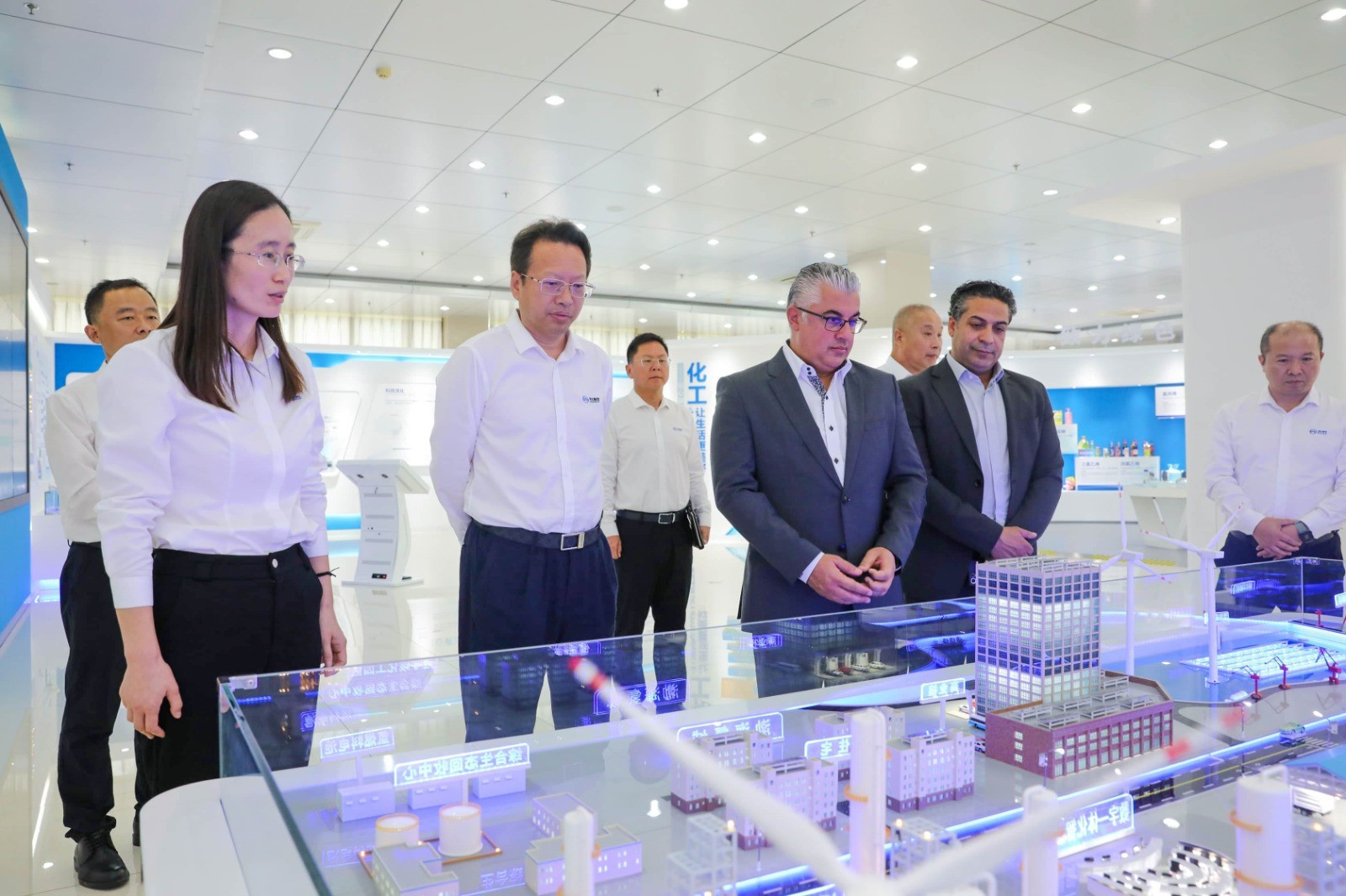 قناة السويس