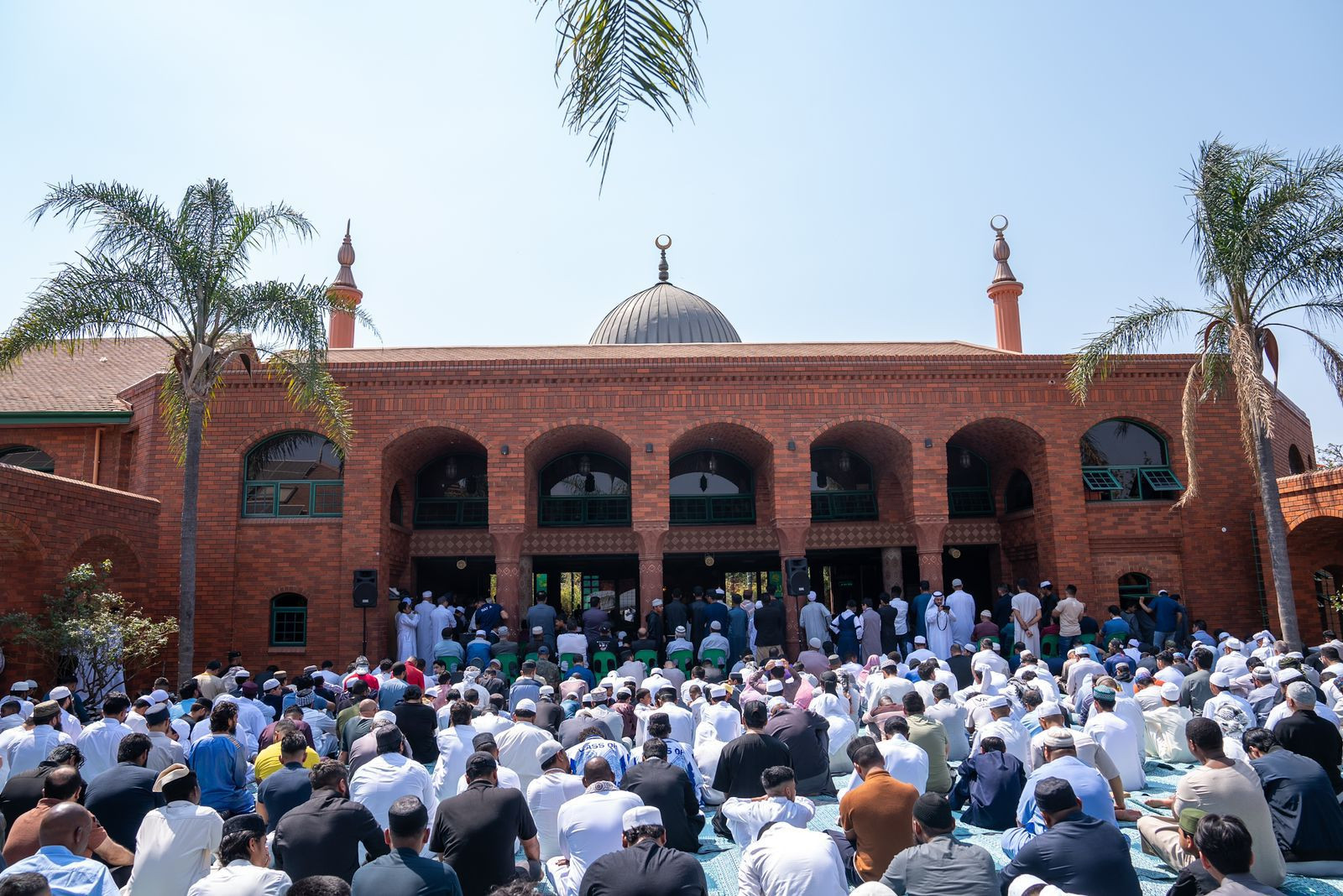 إمام وخطيب المسجد الحرام