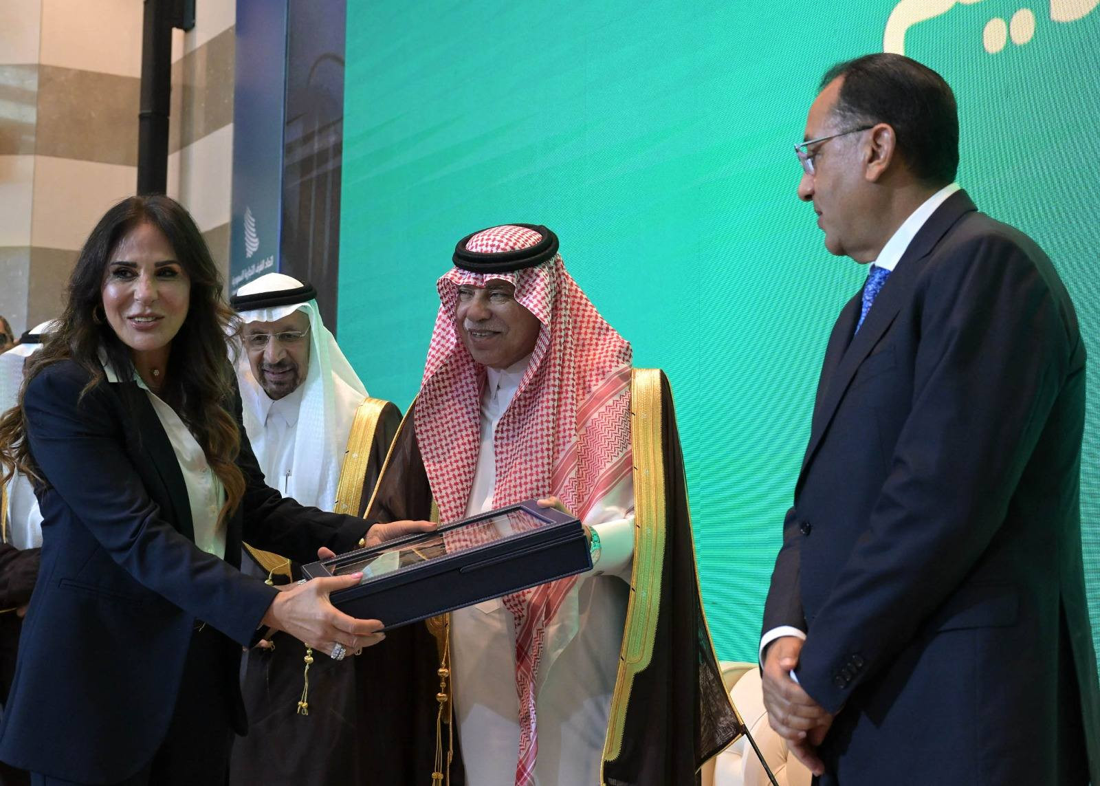 تكريم وزراء وشخصيات