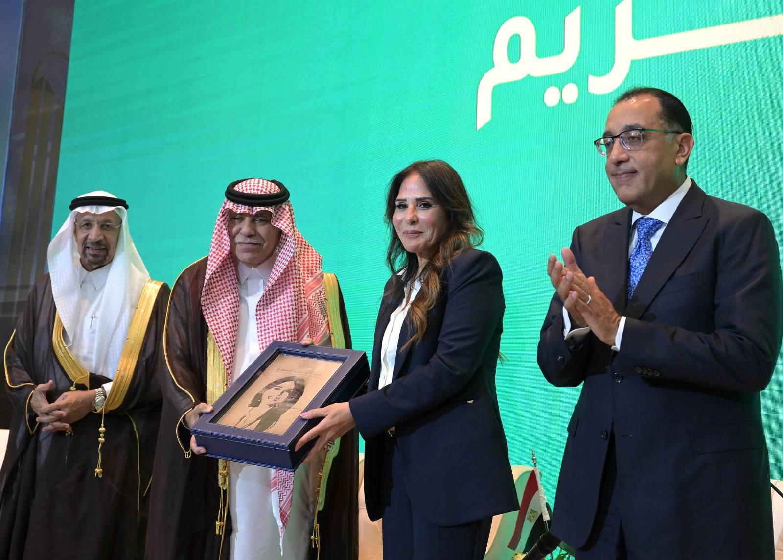 تكريم وزراء وشخصيات